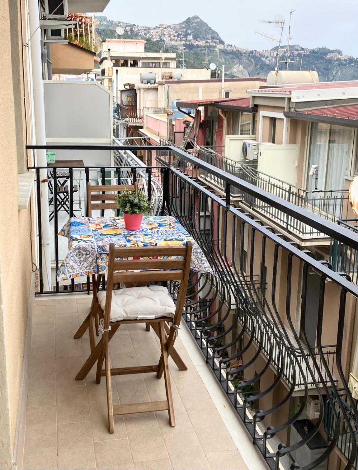 Naxos 101 Apartment A Due Passi Dal Mare Giardini Naxos Esterno foto